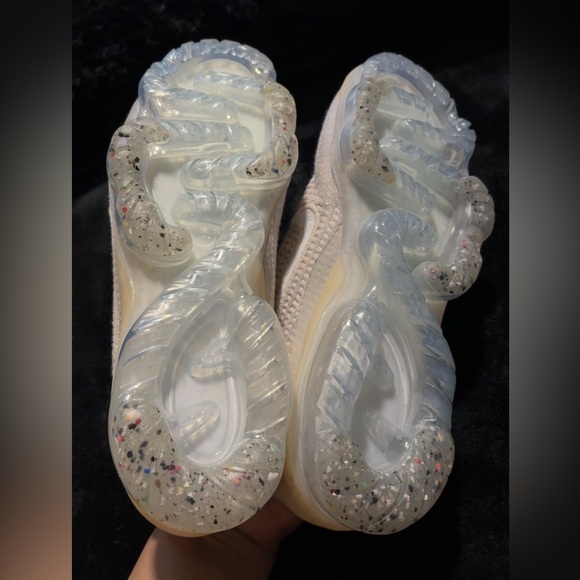 Nike Vapor Max Cream Athletic Shoes with Breathable Knit Design - Picture 4 of 5